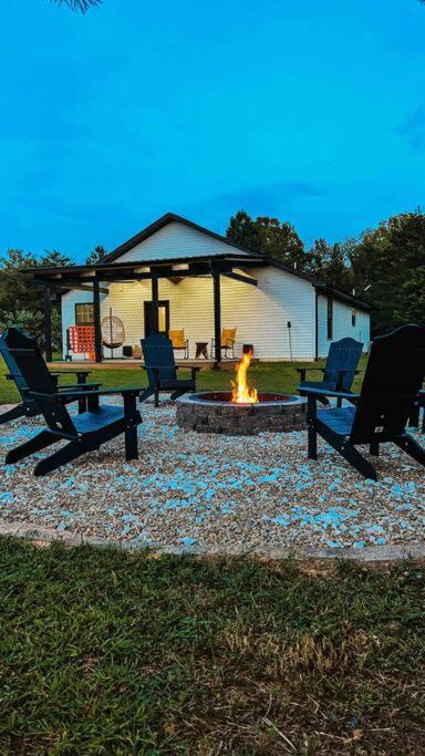 Southern Charm 3Br Fire Pit Pool Table 7Beds เซอเวียร์วีล ภายนอก รูปภาพ
