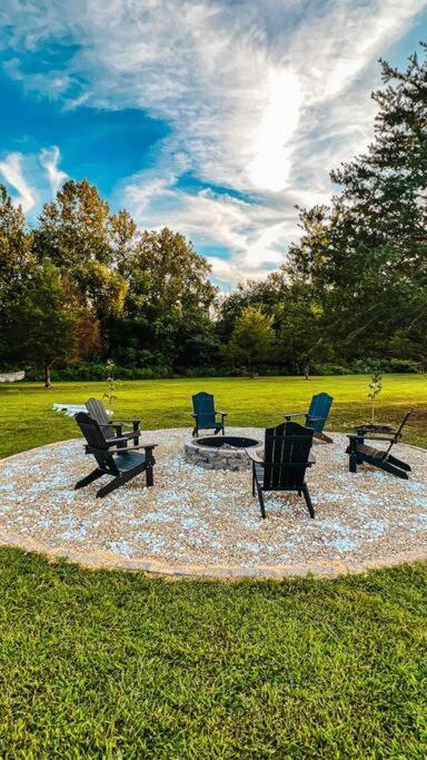 Southern Charm 3Br Fire Pit Pool Table 7Beds เซอเวียร์วีล ภายนอก รูปภาพ